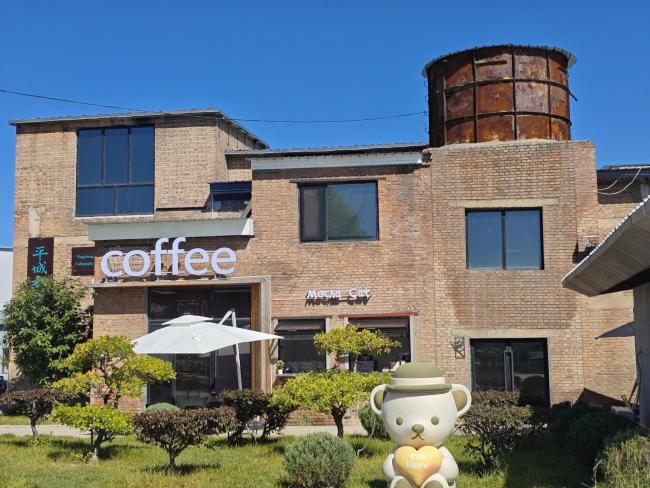 乡村艺脉,艺园重生:鹿苑外洋艺术园首展油画启幕城乡对话